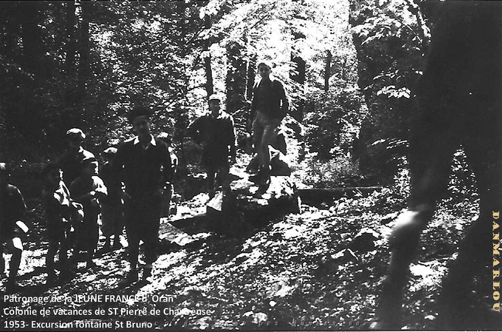 COLO JEUNE FRANCE 1953 Excursion fontaine St Bruno.jpg